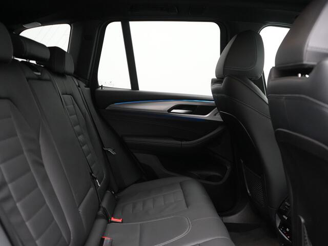 BMW X3 xDrive30e M Sport Plug In Hybrid 293pk Dealer O.H. PHEV | Head Up | 360 Camera | Lederen Sportstoelen Verwarmd | Sfeerverlichting | Keyless | Blis | Virtual | Navigatie | DAB | Cruise Control | Carbon Schwarz Metallic |