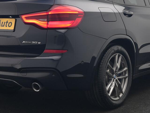 BMW X3 xDrive30e M Sport Plug In Hybrid 293pk Dealer O.H. PHEV | Head Up | 360 Camera | Lederen Sportstoelen Verwarmd | Sfeerverlichting | Keyless | Blis | Virtual | Navigatie | DAB | Cruise Control | Carbon Schwarz Metallic |