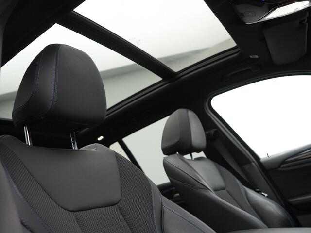 BMW X3 xDrive20i M Sport Shadow 184pk Dealer O.H | Trekhaak af Fabriek | Panodak | Adaptive Cruise | Sportstoelen Memory | Harman Kardon | Head Up | 19"L.M | BLIS |