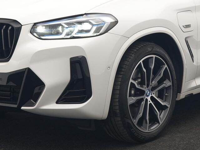 BMW X3 xDrive30e M Sport Plug In Hybrid 293pk Dealer O.H PHEV | Laser LED | 360 Camera | 20"L.M | Head Up | Shadow Line | Lederen Sportstoelen Verwarmd | Sfeerverlichting | BLIS |