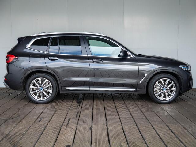 BMW X3 xDrive30e | High Executive | Comfort Access | Achteruitrijcamera | Panoramadak | Stoelverwarming | Head-Up Display | 19''