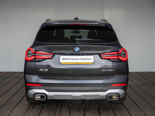 BMW X3 xDrive30e | High Executive | Comfort Access | Achteruitrijcamera | Panoramadak | Stoelverwarming | Head-Up Display | 19''