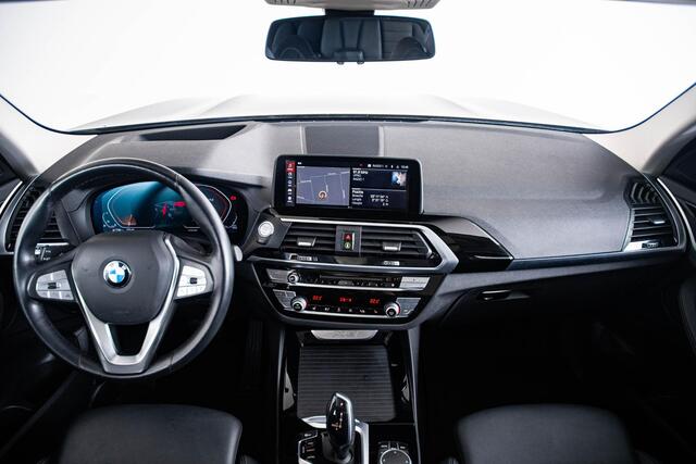 BMW X3 xDrive30i High Executive xLine - Trekhaak - Panoramadak - Comfort Access - Driving Assistant Plus - Active Protection - Elektrisch verwarmde voorstoelen - Head up - Hifi - Zonneschermen achter -