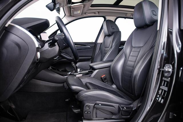 BMW X3 xDrive30i High Executive xLine - Trekhaak - Panoramadak - Comfort Access - Driving Assistant Plus - Active Protection - Elektrisch verwarmde voorstoelen - Head up - Hifi - Zonneschermen achter -