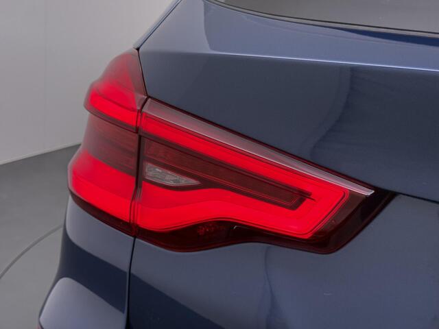 BMW X3 xDrive30e High Executive M Sport interieur | Panoramadak | Trekhaak | Camera | Harman Kardon | HUD