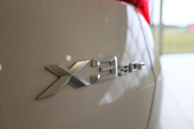 BMW X3 30e xDrive M Sportpakket Pro | Professional Pack | Premium Pack | Trekhaak | Iconic Glow