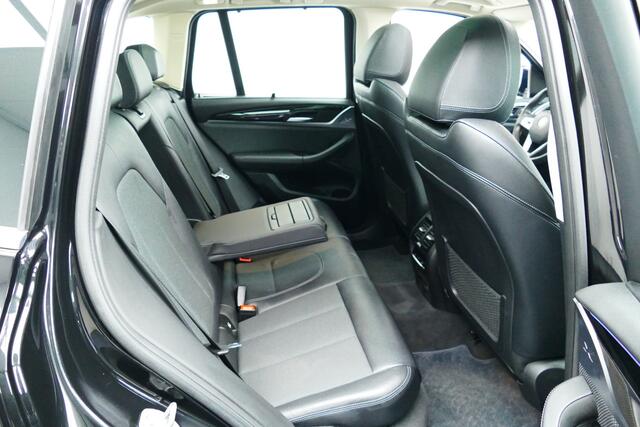 BMW X3 xDrive20i High Executive. Panodak, Camera, StoelVerw, Adap Cruise, 19"LMV, Haak 2400kg