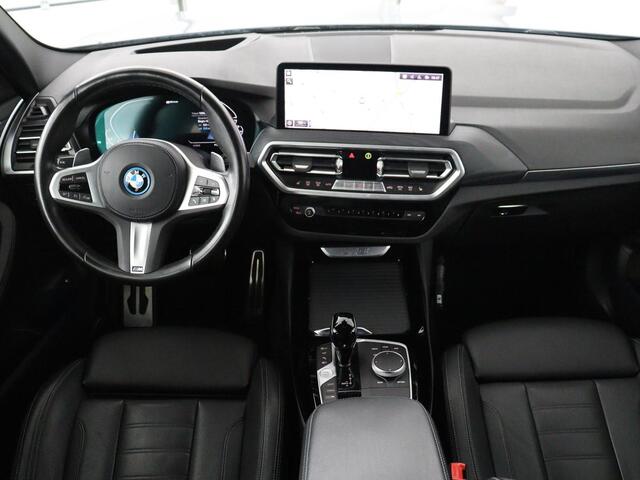 BMW X3 xDrive30e M Sport | Panoramadak | Head-Up | Stoelverwarming | Trekhaak | 360 Camera | Leder | Sportstoelen | Carplay | Sfeerverlichting | Laserlicht | Live Cockpit | Navigatie | PHEV | Plug In