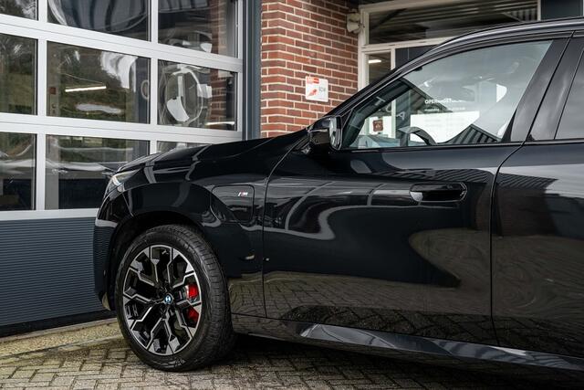 BMW X3 30e xDrive M Sport Pro | Harman/Kardon | Head-Up | Memory Seats |Trekhaak | Driving Ass. Plus | 360° | 20 Inch | Iconic |