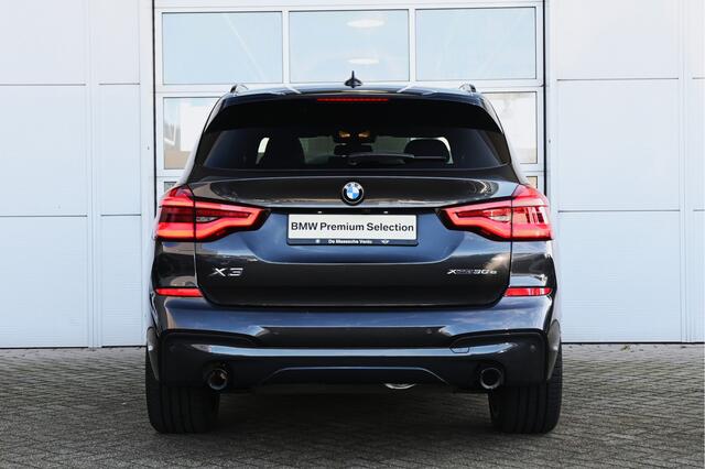 BMW X3 xDrive30e High Executive M Sport Automaat / Trekhaak / Panoramadak / Sportstoelen / Comfort Access / Head-Up / Adaptieve LED / Parking Assistant Plus