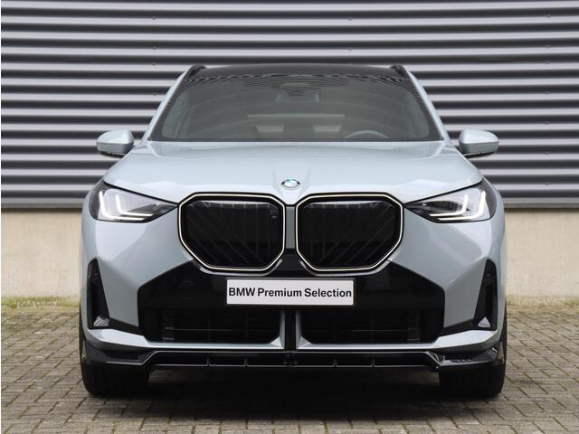 BMW X3 30e xDrive | M Sportpakket Pro | Panodak | Trekhaak | Driving Assistant Prof. | Harman Kardon | Head-Up | Adaptief M Onderstel | Stoelventilatie | 21'' LMV