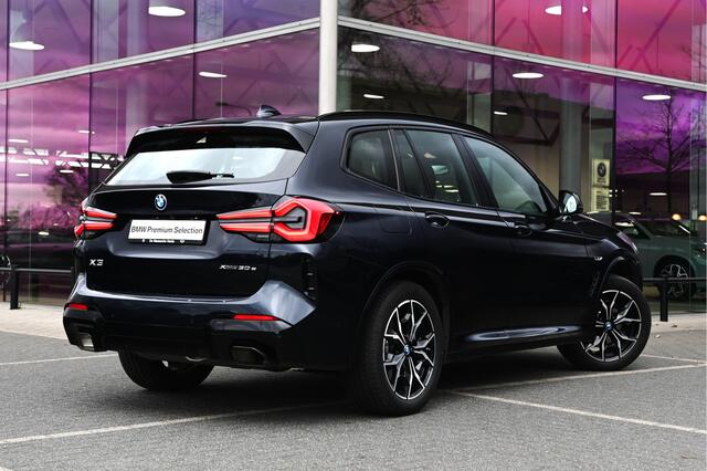 BMW X3 xDrive30e High Executive M Sport Automaat / Trekhaak / Panaromadak / Sportstoelen / Laserlight / Head-Up / Stoelverwarming / Parking Assistant Plus