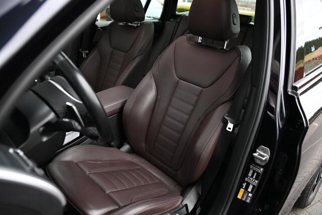 BMW X3 xDrive30e High Executive M Sport Automaat / Trekhaak / Panaromadak / Sportstoelen / Laserlight / Head-Up / Stoelverwarming / Parking Assistant Plus