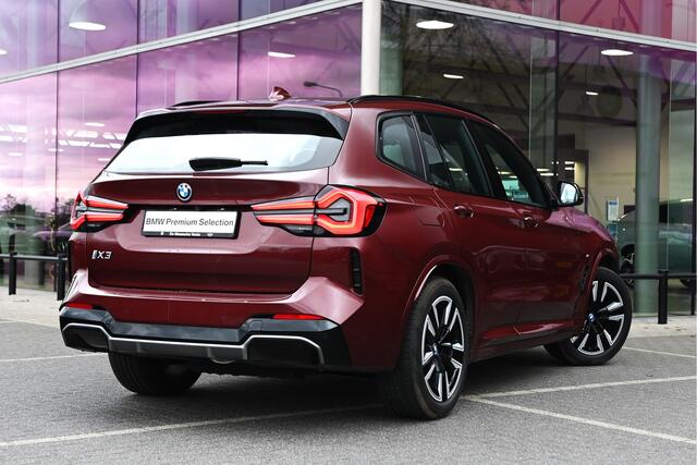 BMW X3 iX3 High Executive / Trekhaak / Achteruitrijcamera / Sportstoelen / Adaptieve LED / Stoelverwarming / Driving Assistant Professional