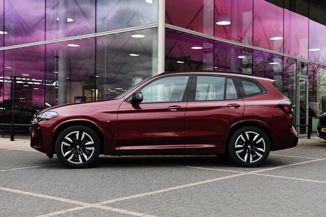 BMW X3 iX3 High Executive / Trekhaak / Achteruitrijcamera / Sportstoelen / Adaptieve LED / Stoelverwarming / Driving Assistant Professional