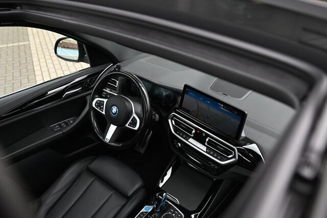 BMW X3 iX3 High Executive / Trekhaak / Achteruitrijcamera / Sportstoelen / Adaptieve LED / Stoelverwarming / Driving Assistant Professional
