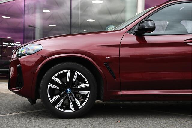BMW X3 iX3 High Executive / Trekhaak / Achteruitrijcamera / Sportstoelen / Adaptieve LED / Stoelverwarming / Driving Assistant Professional