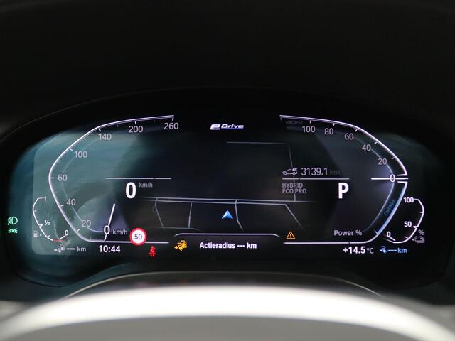 BMW X3 xDrive30e High Executive 292PK Aut. SOH 93%, M-Sport, Pano-Schuifdak, Trekhaak, Harman Kardon, Keyless, Elektr. Achterklep, 19" LM Velgen, Head-Up Display