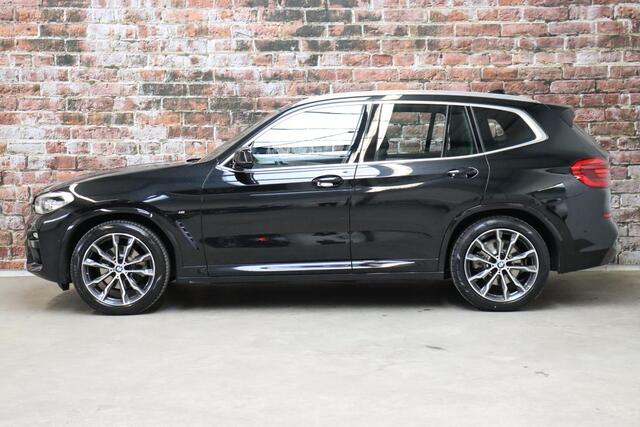 BMW X3 xDrive20i High Executive M Sport Pakket Automaat / Panoramadak / Trekhaak / Leder / Driving Assistant / Navigatie Professional / Head-Up Display / Stoelverwarming / Chrome Line / Hifi / Active Protection / Uitgebreide LED-koplampen / 20 Inch / Multifuncti