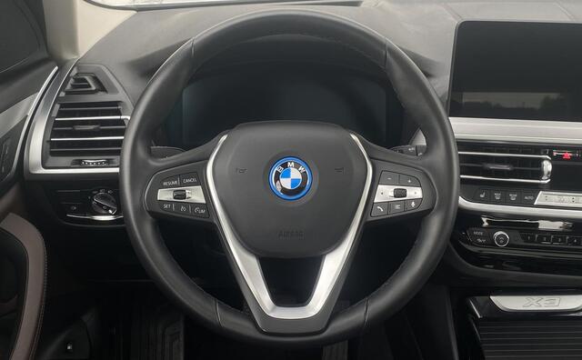 BMW X3 xDrive30e High Executive Laserlight | Sportstoelen | Head Up | Panoramadak