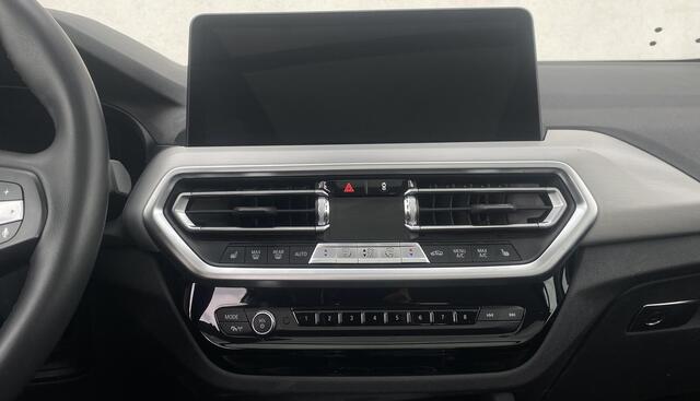 BMW X3 xDrive30e High Executive Laserlight | Sportstoelen | Head Up | Panoramadak