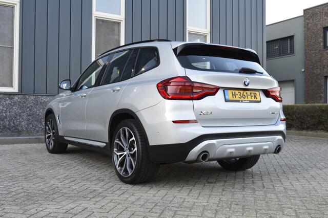 BMW X3 sDrive20i Launch Edition High Executive Rijklaarprijs-Garantie Panoramadak Leder Sport interieur Head-up Navigatie