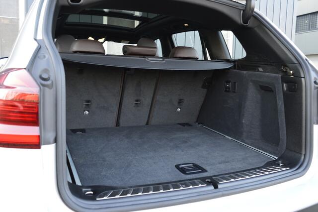 BMW X3 sDrive20i Launch Edition High Executive Rijklaarprijs-Garantie Panoramadak Leder Sport interieur Head-up Navigatie