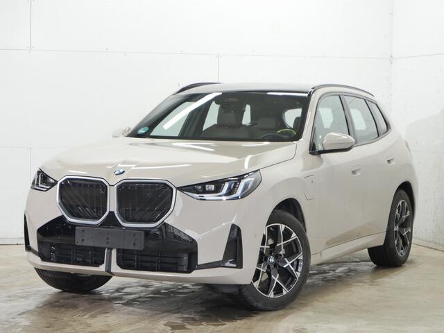BMW X3 30e xDrive M-Sport | Panorama | Harman Kardon | Trekhaak | Driving Assistant Plus | Elektrisch verstelbare stoelen | 19" |
