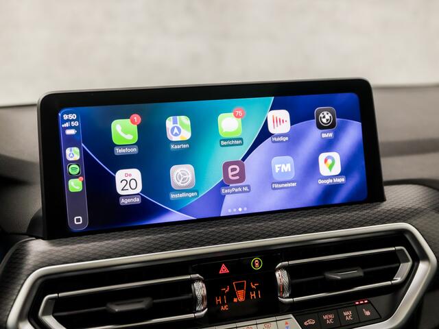 BMW X3 xDrive30e M Sport High Executive 293Pk Automaat (PANORAMADAK, M PAKKET, HEAD-UP DISPLAY, APPLE CARPLAY, 360 CAMERA, STUUR/STOELVERWARMING, ADAPTIVE CRUISE, SFEERVERLICHTING, NIEUWSTAAT)