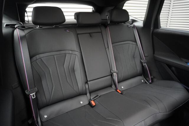 BMW X3 iX3 50 xDrive M Sportpakket Pro | 21 inch LM Sterspaak (Styling 1050 M) | Panoramadak met Klimaat Comfort Glas | Harman-Kardon Surround Sound System | 3D Head-Up Display