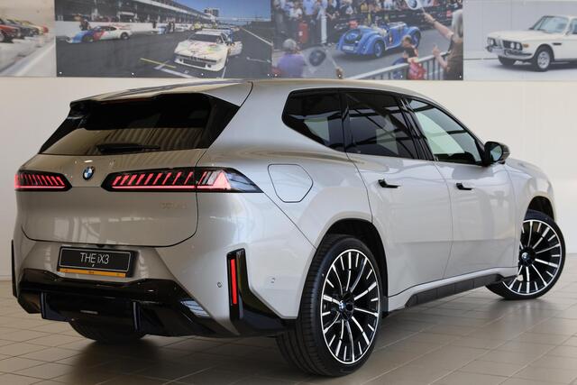 BMW X3 iX3 50 xDrive M Sport Pro | Panoramadak | Head-Up Display | Trekhaak