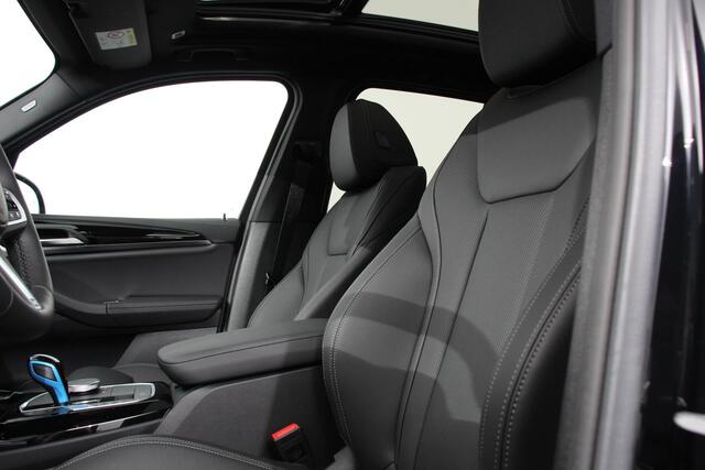BMW X3 iX3 Executive M-Sport 80 kWh Leder Panoramisch Schuif-Kantel dak Camera Elektrisch bedienbare achterklep Climate control