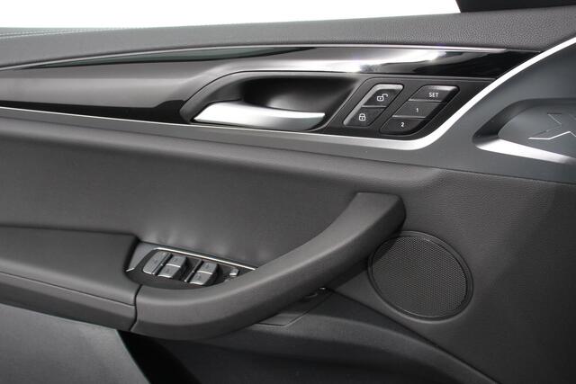 BMW X3 iX3 Executive M-Sport 80 kWh Leder Panoramisch Schuif-Kantel dak Camera Elektrisch bedienbare achterklep Climate control