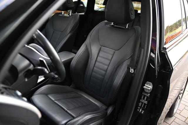 BMW X3 xDrive30i High Executive Automaat / Panoramadak / Trekhaak / Sportstoelen / Adaptieve LED / Head-Up / Comfort Access / Achteruitrijcamera