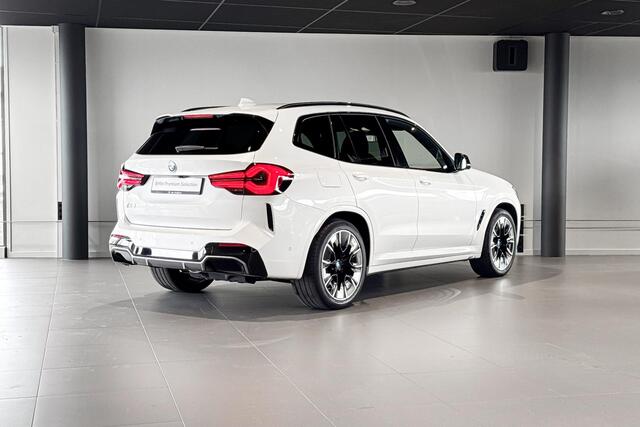 BMW X3 iX3 High Executive 80 kWh | Glazen Panoramadak | Harman Kardon | Comfort Access | Stoelverwarming | Trekhaak |