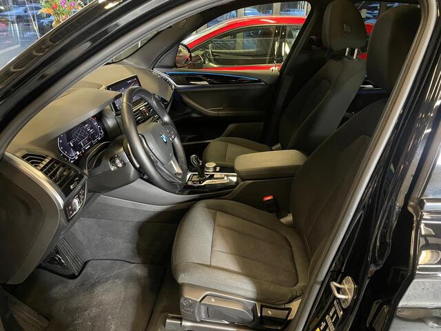 BMW X3 xDrive30e / Panorama / Navi / HUD / Keyless / Carplay / DAB