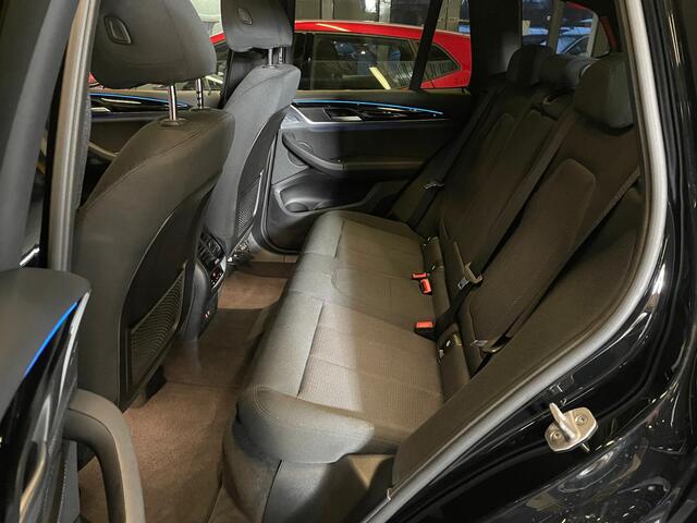 BMW X3 xDrive30e / Panorama / Navi / HUD / Keyless / Carplay / DAB