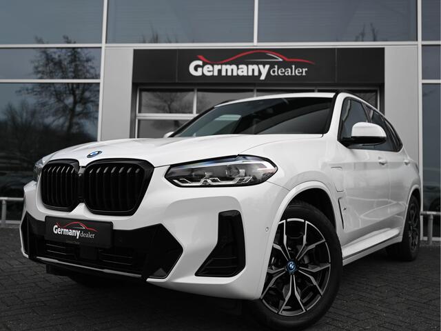 BMW X3 BMW X3 xDrive30e 292PK M-Sport Electr/Tr.Haak Keyless Sfeerverl Camera 19-Inch Black&White!