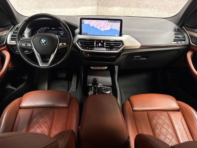 BMW X3 xDrive30e Sport 293Pk Automaat (APPLE CARPLAY, GROOT NAVI, MEMORY SEATS, LASER KOPLAMPEN, BRUIN LEDER, STOELVERWARMING, SFEERVERLICHTING, ZWART HEMEL, ELEK ACHTERKLEP, NIEUWSTAAT)