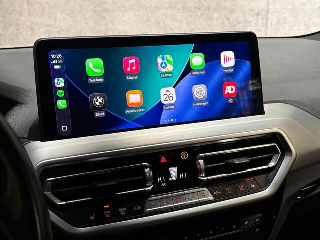 BMW X3 xDrive30e Sport 293Pk Automaat (APPLE CARPLAY, GROOT NAVI, MEMORY SEATS, LASER KOPLAMPEN, BRUIN LEDER, STOELVERWARMING, SFEERVERLICHTING, ZWART HEMEL, ELEK ACHTERKLEP, NIEUWSTAAT)