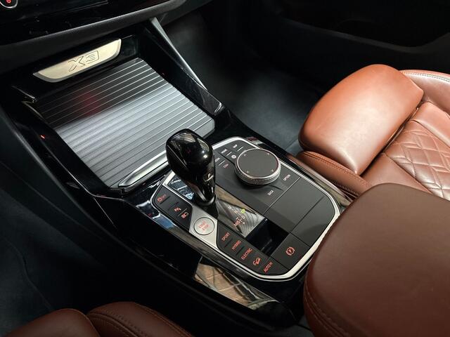 BMW X3 xDrive30e Sport 293Pk Automaat (APPLE CARPLAY, GROOT NAVI, MEMORY SEATS, LASER KOPLAMPEN, BRUIN LEDER, STOELVERWARMING, SFEERVERLICHTING, ZWART HEMEL, ELEK ACHTERKLEP, NIEUWSTAAT)