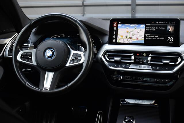 BMW X3 xDrive30e M Sport Shadow | Pano | ACC | Elek. Trekhaak | Camera | Live Cockpit Pro | 20'' Wielen |