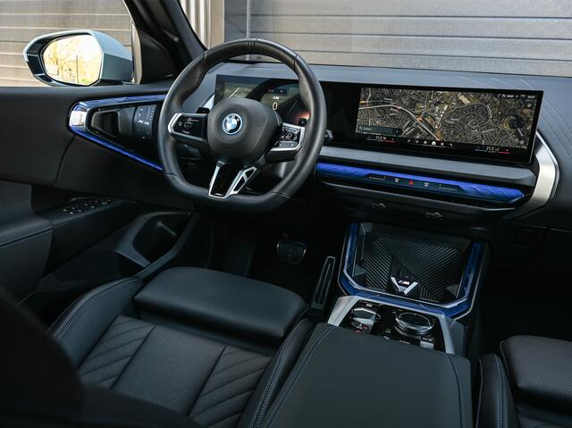 BMW X3 30e xDrive M Sport | Iconic glow grill | 360 Camera | Active cruise | Comfort access | Trekhaak | Ambiance interieur