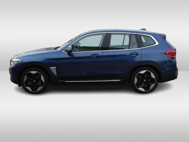 BMW X3 iX3 High Executive 80 kWh / SoH 95,5% / Trekhaak / Panoramadak / Camera / Head-up / 20'' / Leder / Harman Kardon / Navigatie / Memory seats / Dodehoek / DAB / Stoelverwarming / Cruise Control Adaptief