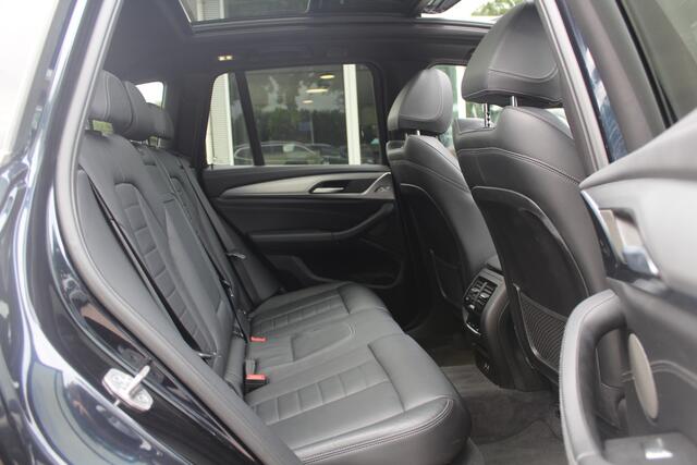 BMW X3 iX3 High Executive 80 kWh / SoH 95,5% / Trekhaak / Panoramadak / Camera / Head-up / 20'' / Leder / Harman Kardon / Navigatie / Memory seats / Dodehoek / DAB / Stoelverwarming / Cruise Control Adaptief