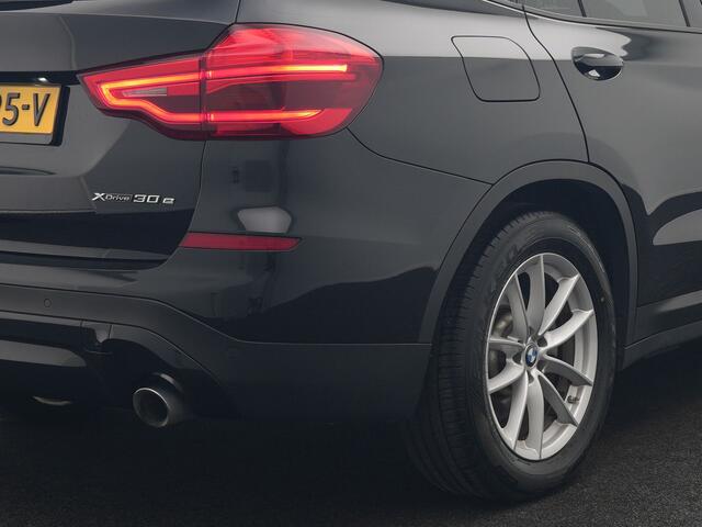 BMW X3 xDrive30e Sportline PHEV 293pk Dealer O.H | Trekhaak Af Fabriek | Panodak | Head Up | Sportstoelen Verwarmd | Sfeerverlichting | Keyless | Apple Carplay | LED Koplampen | Blis | Navigatie | DAB | Cruise Control | Plug In Hybrid |