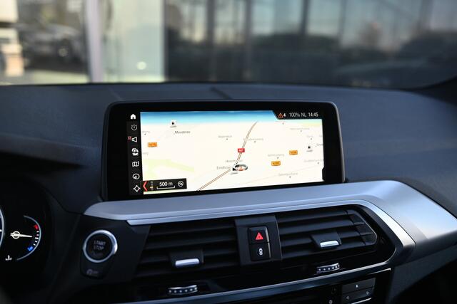 BMW X3 xDrive20i High Executive Automaat / Trekhaak / Panoramadak / Sportstoelen / Stoelverwarming / LED / 20" LMV / Navigatie