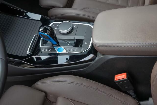 BMW X3 iX3 M-SPORT 80 kWh (210kW/286pk) ** LED, LEDER, PANO, MEM, HuD, H&K SOUND, TREKH, 20-inch LMV ** 1e EIG - UNFALLFREI ** ** INFORMEER OOK NAAR ONZE AANTREKKELIJKE FINANCIAL-LEASE TARIEVEN **