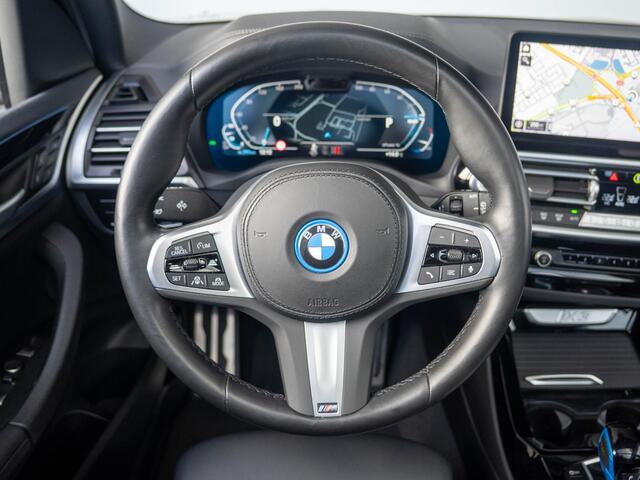 BMW X3 iX3 | Executive | Parking Pack | Achteruitrijcamera | Stoelverwarming | Driving Assistant Professional | 19''