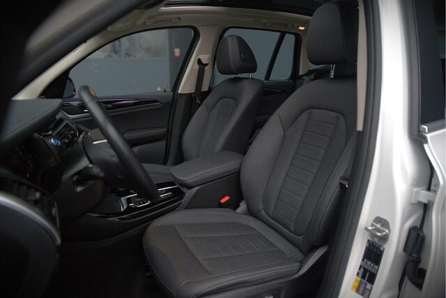 BMW X3 iX3 Executive 80 kWh | Panoramadak | Keyless | Stoelverwarming | Camera | Adaptief Onderstel | Adaptive LED | Elektrische Stoelen | Apple Carplay | Navigatie | Ambiance Verlichting